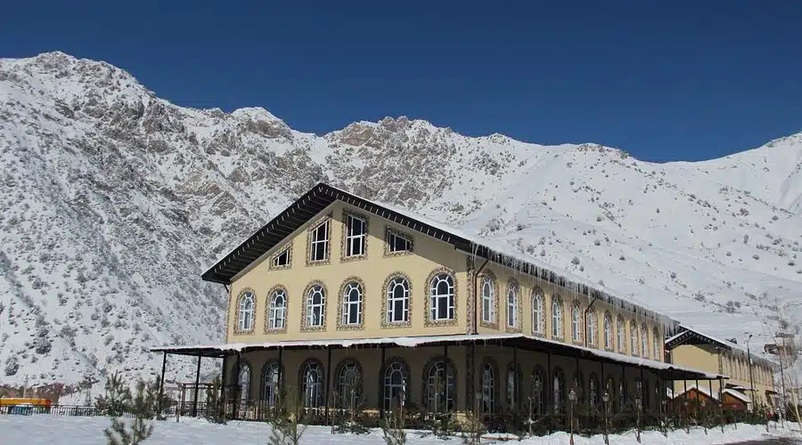 Cozy restaurant serving traditional and international cuisine at Safed-Dara Resort