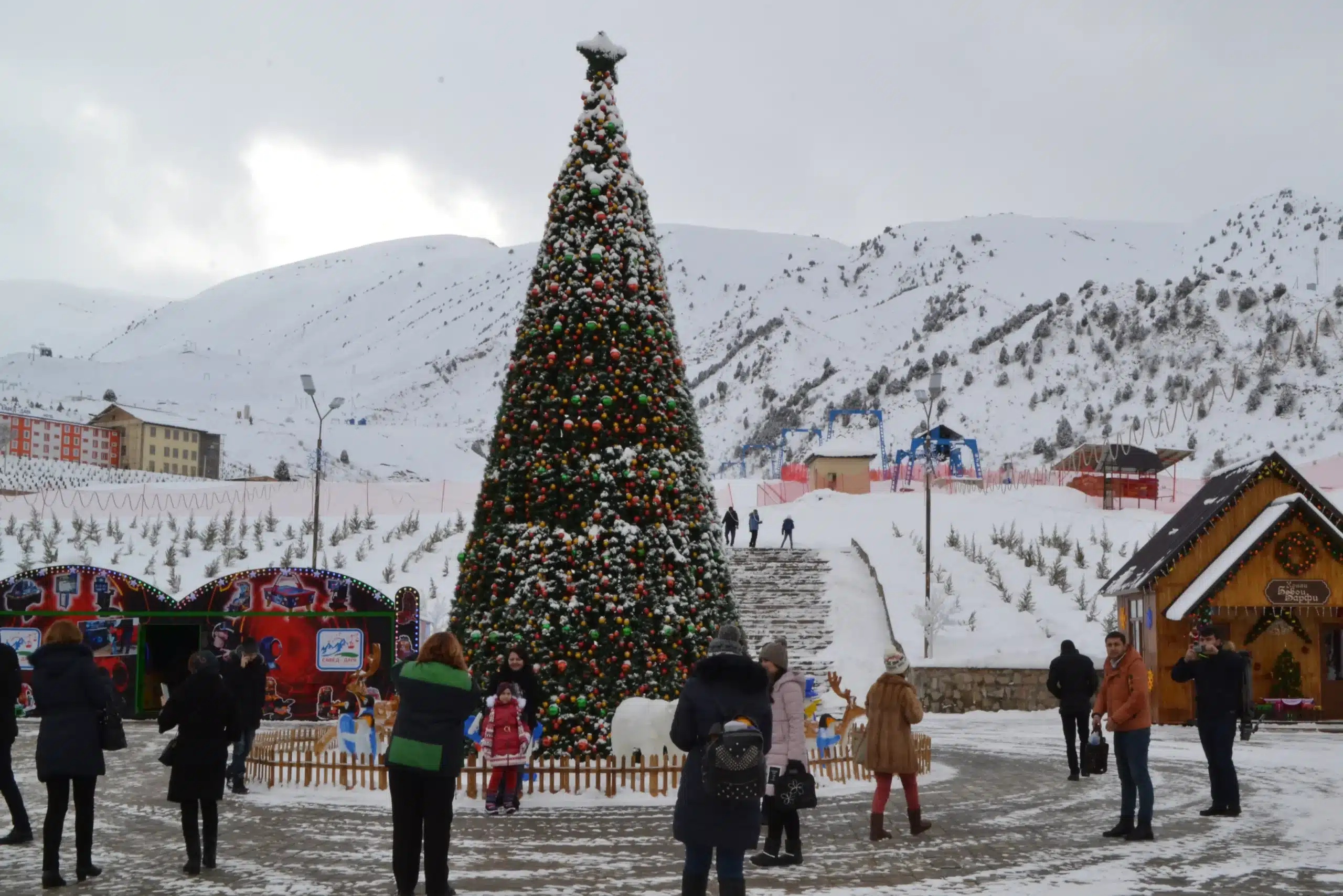 Snowy peaks at Safed Dara Resort